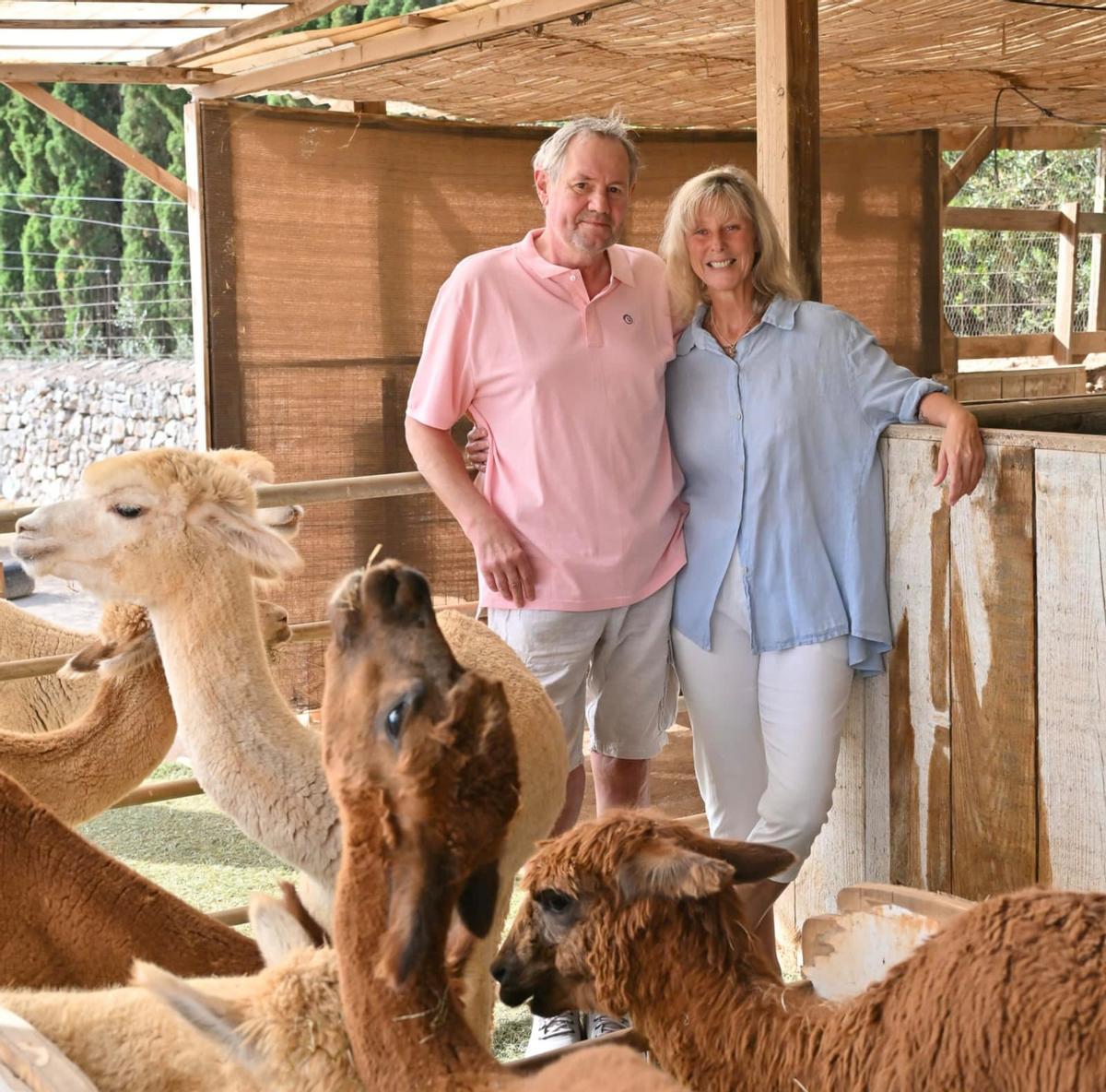 Armin und Iris Haider auf ihrem Anwesen, bevor er auf die Intensivstation musste