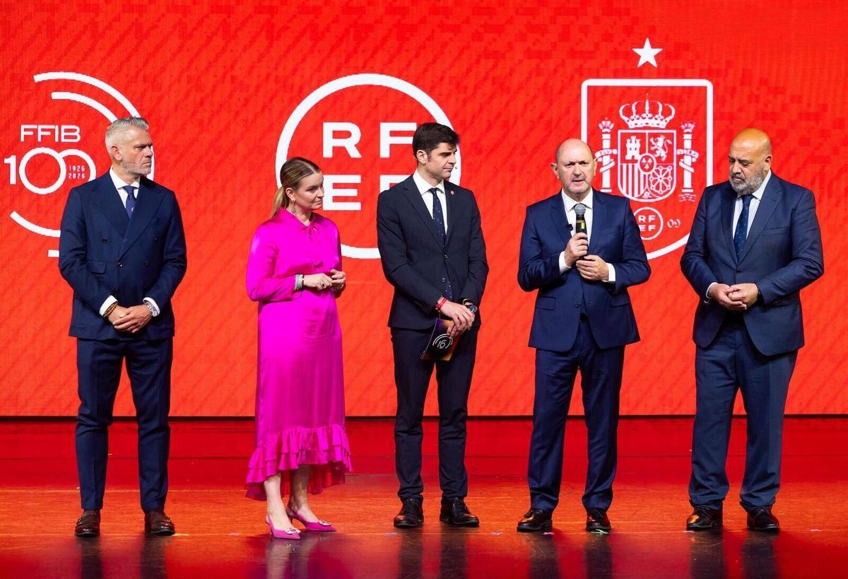 La FFIB ha reconocido a los clubes, jugadores y personas que han ayudado a contruir y fomentar el fútbol en Baleares La FFIB ha reconocido a los clubes, jugadores y personas que han ayudado a contruir y fomentar el fútbol en Baleares