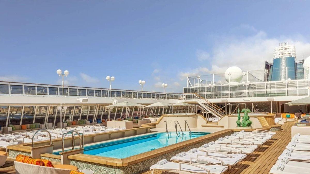 Zona de piscina del ‘Crystal Serenity’.