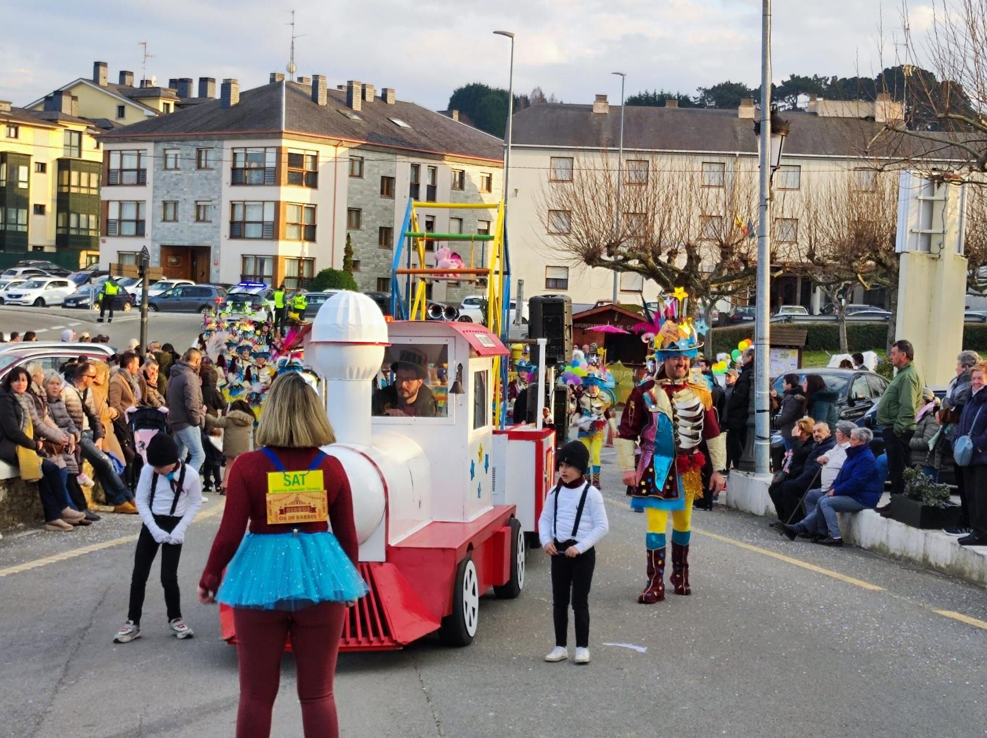 Castropol luce su carnaval, que pone final a la fiesta de las máscaras en el Occidente