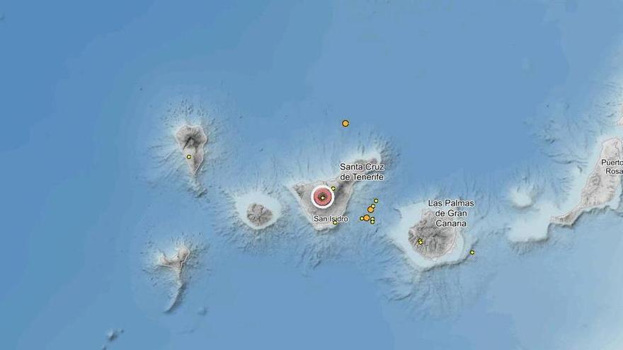 Siete terremotos, cinco de ellos en el volcán de Enmedio se unen a la jornada de la DANA en Canarias