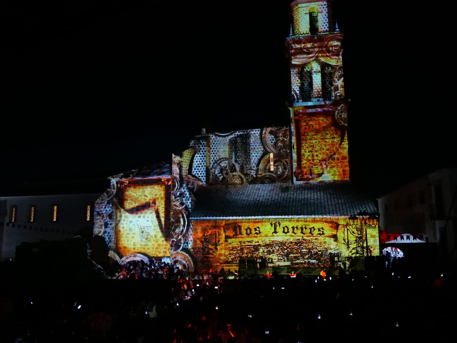 Multitudinaria celebración de la Candelaria en la Plaza de la Villa de Dos Torres