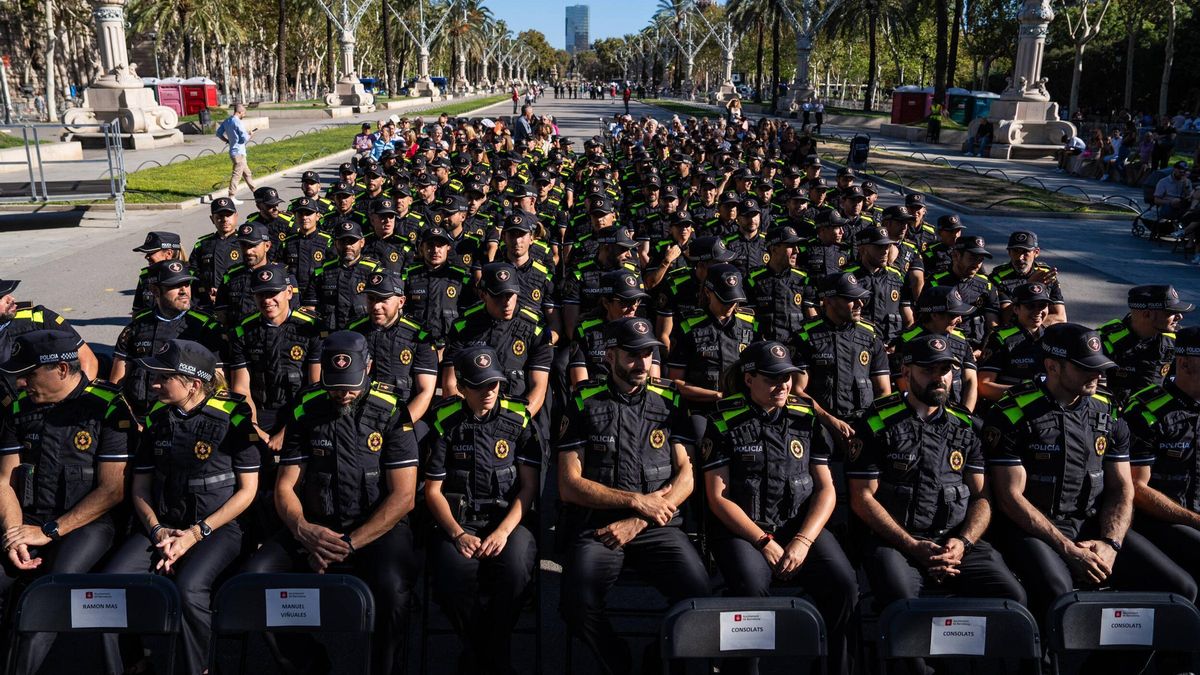 Agentes de la promoción de 2023 de la Guardia Urbana de Barcelona, en el acto de bienvenida al cuerpo.
