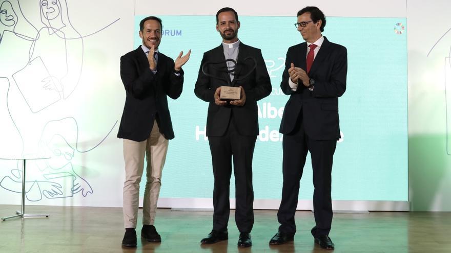 El padre Alberto Hernández, párroco de Todoque, Las Manchas y La Laguna, reconocido con el Premio Acuoru