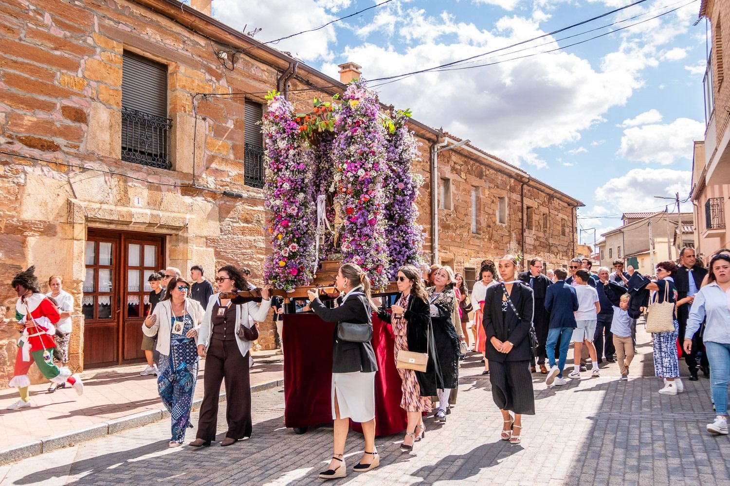 Tábara festeja la Virgen del Camrne más femenina