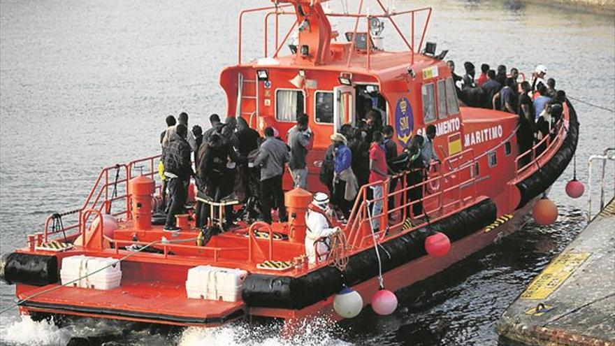 Rescatan A 29 inmigrantes de una patera en gibraltar