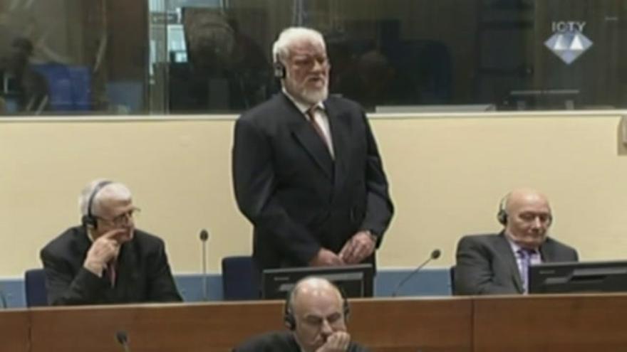 Un acusado de la antigua Yugoslavia fallece tras ingerir veneno ante el TPI