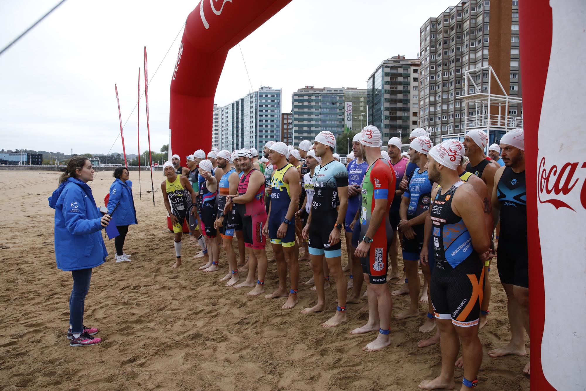 Julen Lopetegui, sobrino del exentrenador del Sevilla, y Beatriz Tenrreiro ganan el Triatlón Ciudad de Gijón-Playa de San Lorenzo