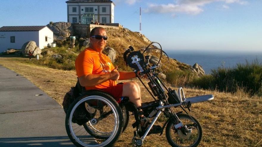 El deportista valenciano Carlos Sanchis durante el Camino de Santiago en 2013.