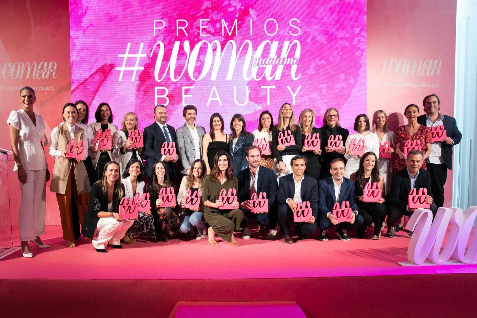 Foto de familia de los II Premios Woman Beauty de belleza