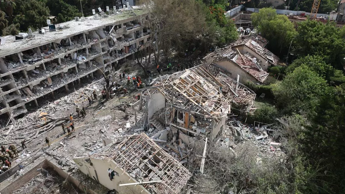 Treinta misiles iraníes impactan contra diferentes zonas de Israel