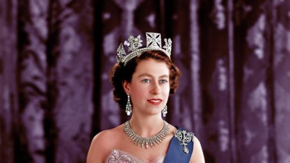Isabel II posando en una fotografía de archivo