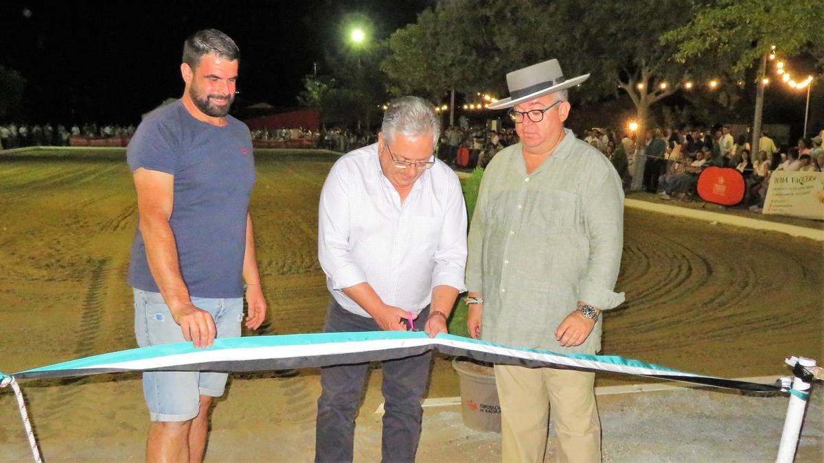 Antonio José Villalba, Antonio Garrote y Javier Alapont inaugurando las obras de mejora de las pistas hípicas