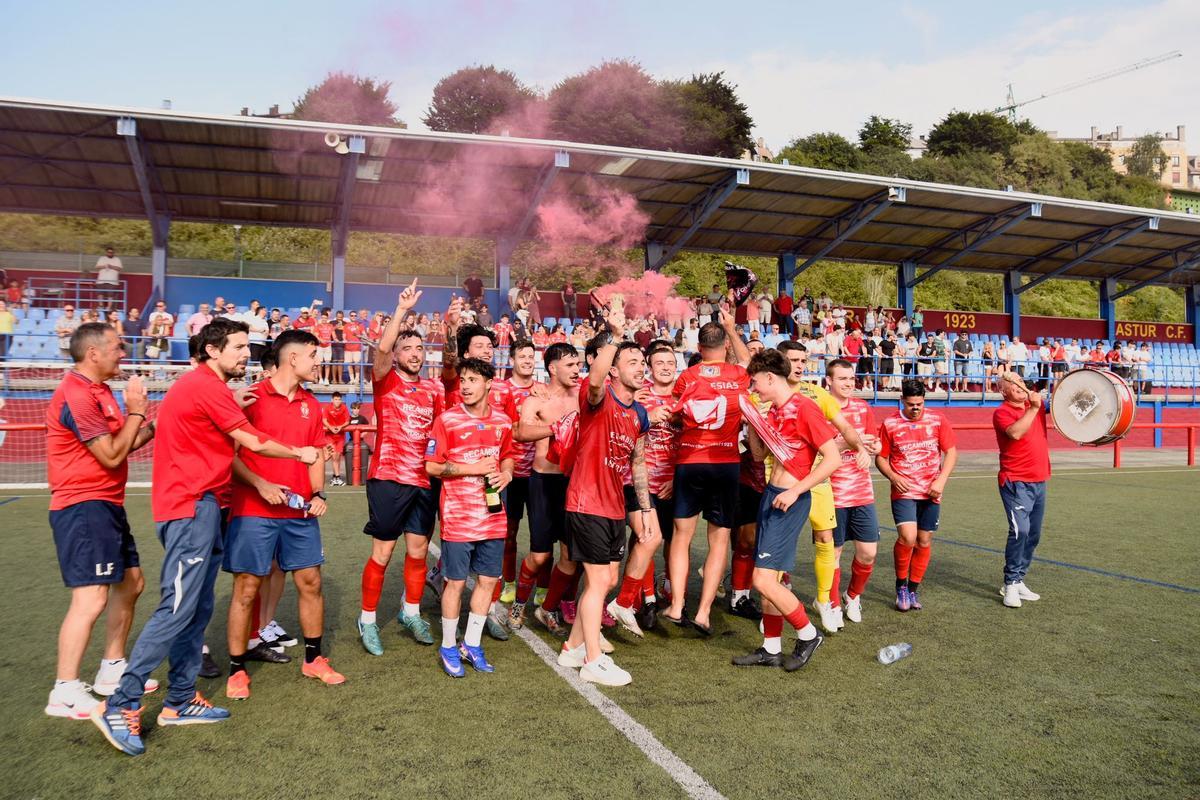 EN IMÁGENES: Así han celebrado Condal, Astur y Andés el ascenso a la Tercera Federación de Asturias