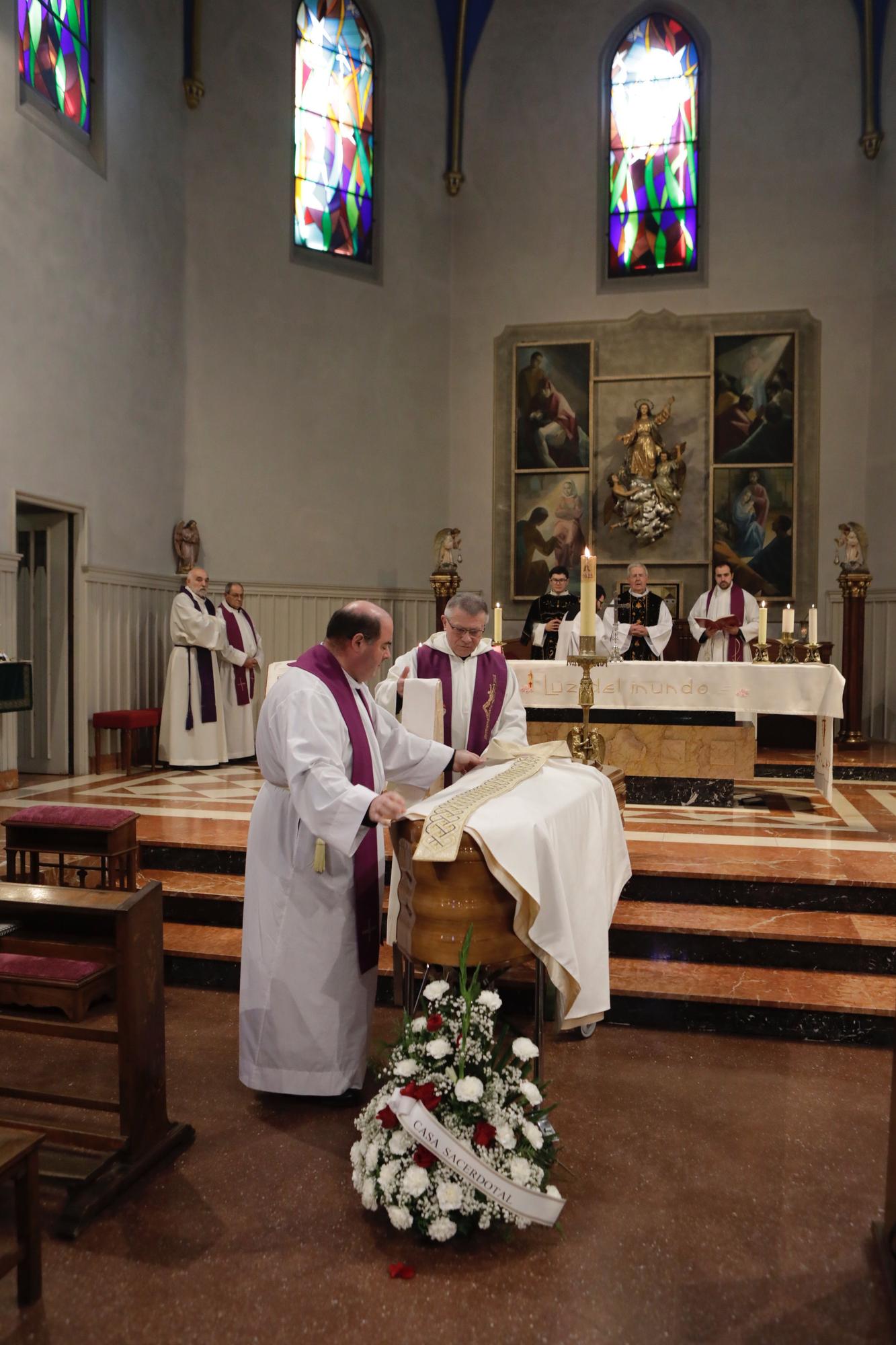 El funeral de "Don Manuel", Manuel Prieto, sacerdote en Laviana 36 años