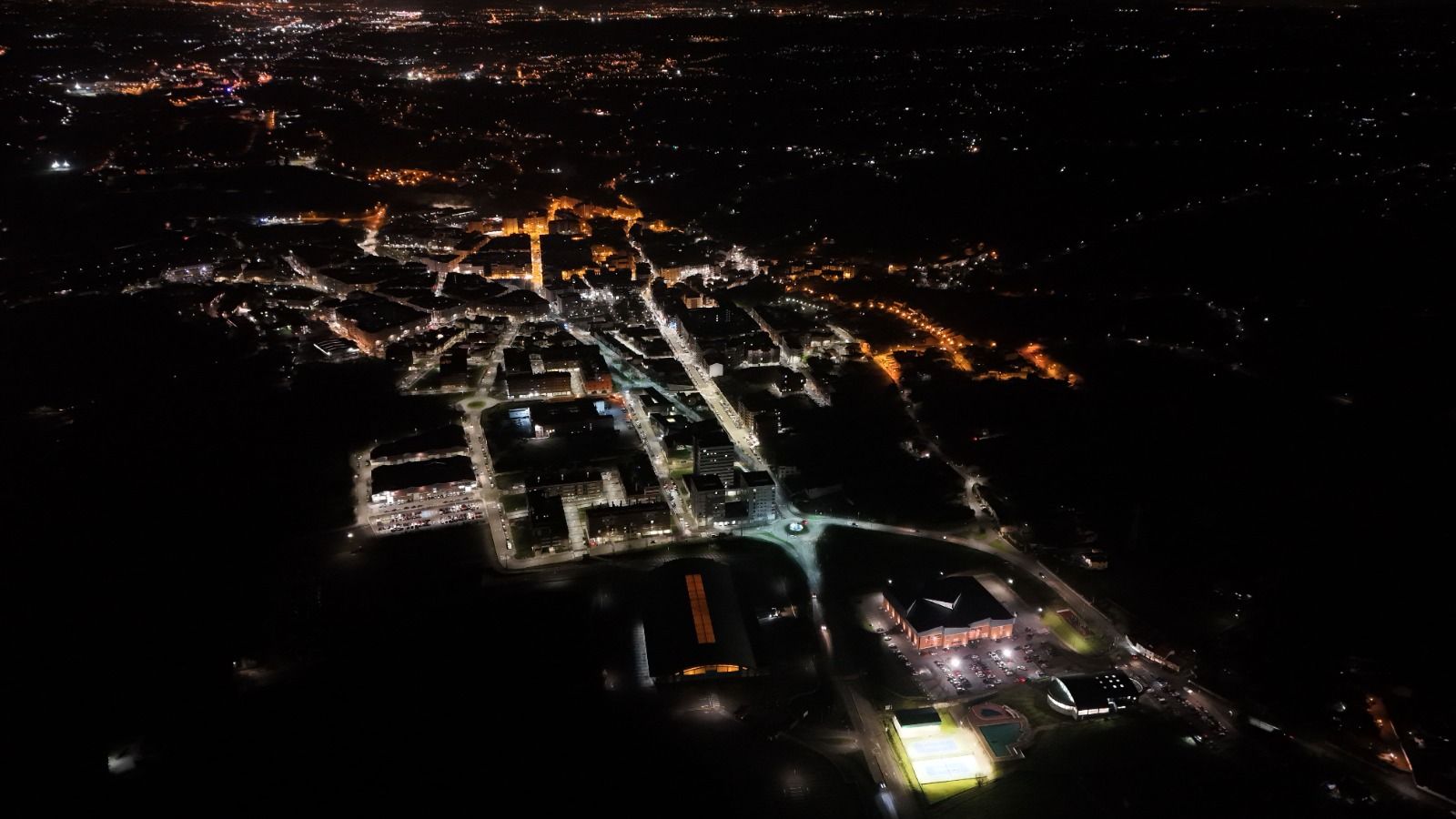 En imágenes, Pola de Siero, a vista nocturna de dron