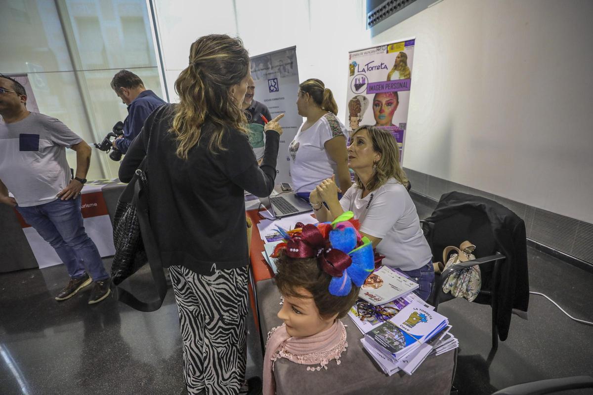 Uno de los stands en la feria de FP dual en el Centro de Congresos