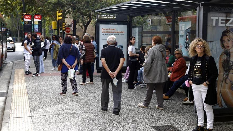 Los conductores del bus en Zaragoza negocian subidas entre los 6.000 y los 8.400 euros en 4 años