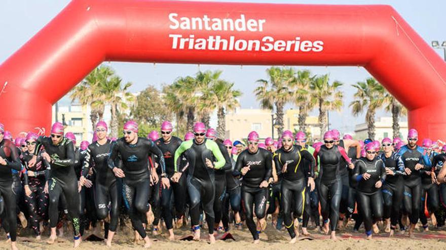 Salida del Triatlón del Marítim