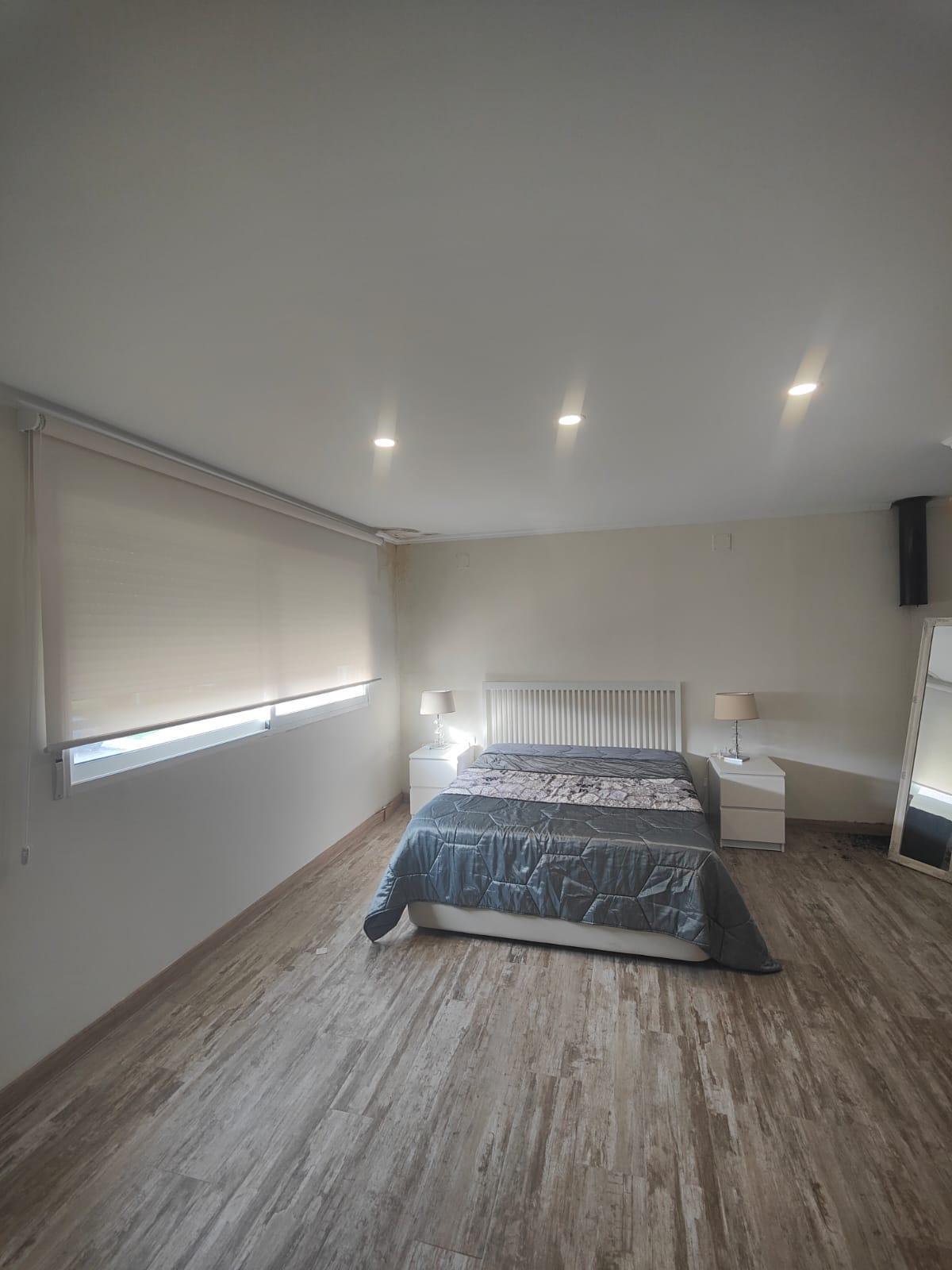 Galería de imágenes: Sale a la venta una casa independiente de tres plantas en Vila-real por 170.000 euros