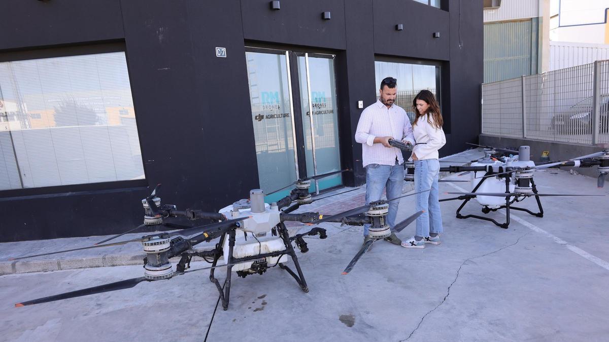 Así trabajan los drones para fumigar los campos y cultivos de la Región de Murcia