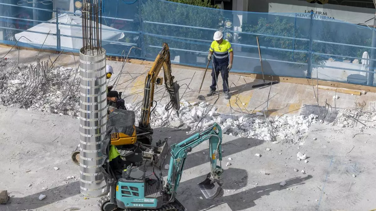 El hormigón defectuoso obliga a demoler forjado del edificio en construcción de Agamed en Torrevieja