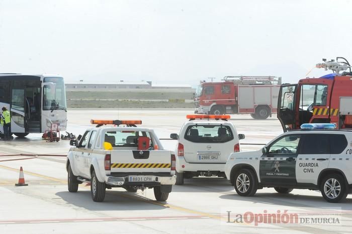 Simulan un accidente aéreo en aeropuerto