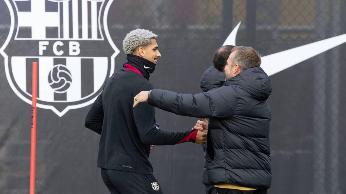 Araujo ha realizado una parte del entrenamiento con el grupo.