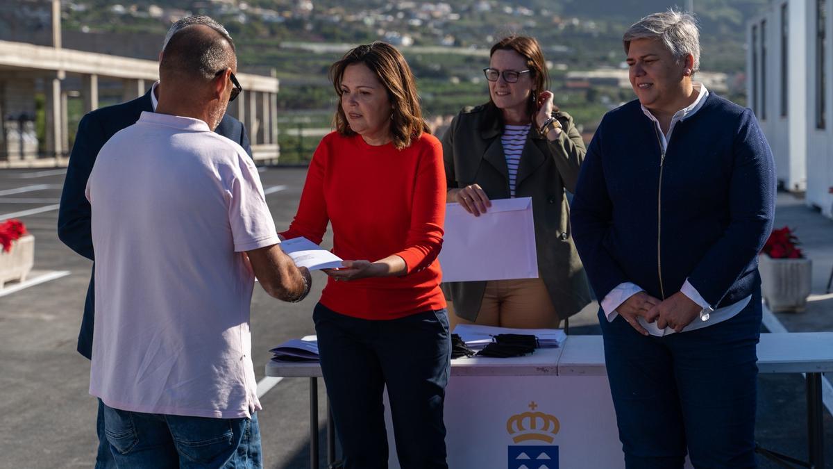 Acto de entrega de las últimas viviendas prefabricadas en La Palma.