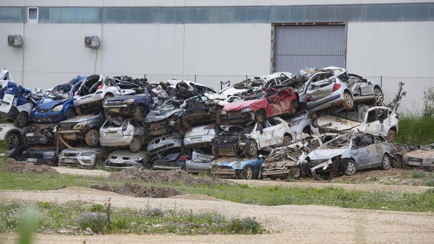 Ajustes jurídicos retrasan la retirada de la campa de coches de la dana en Xàtiva
