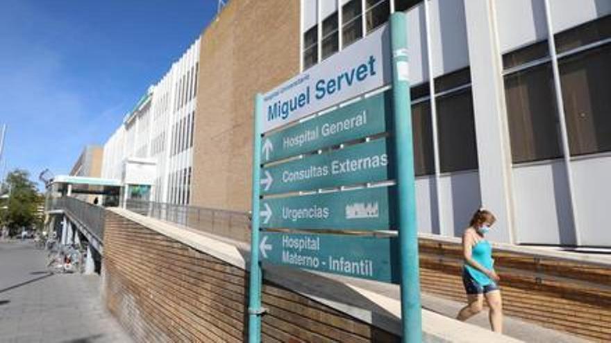 Entrada al hospital Miguel Servet.