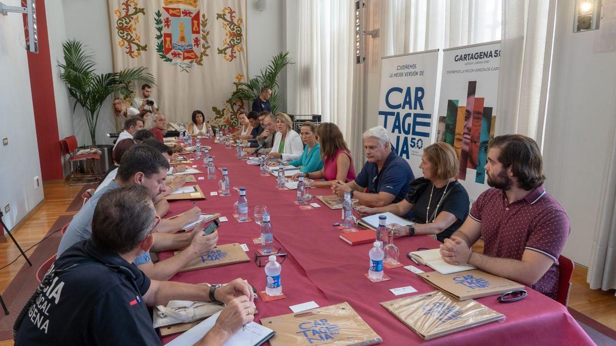 Reunión de la Mesa Social de la Agenda Urbana en el Palacio Consistorial, este viernes.