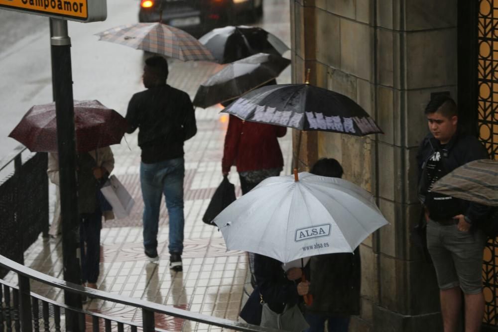 Temporal de lluvia y fuerte oleaje en Asturias