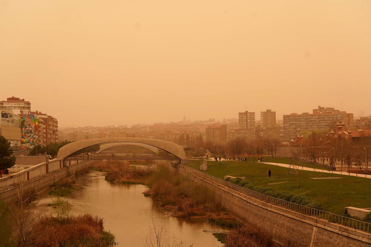  aspecto de Madrid afectada por la calma del Sahara.