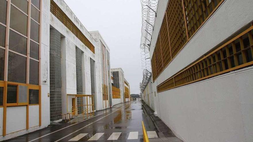 El perímetro interior del centro penitenciario de Pereiro de Aguiar. // Iñaki Osorio
