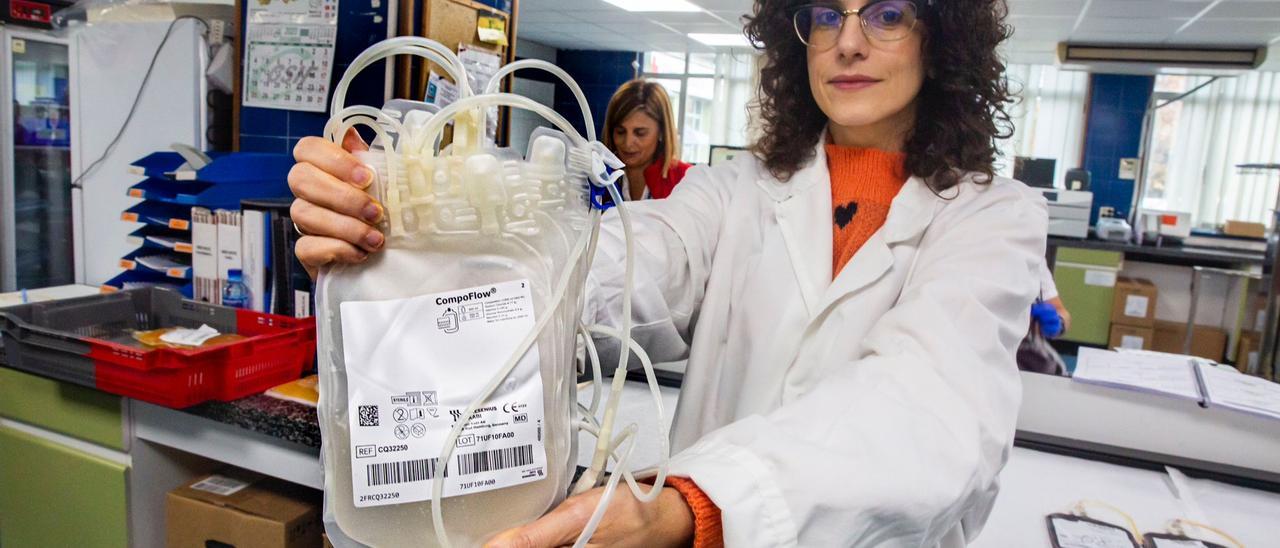 Llenar bolsas para salvar vidas: así trabaja el Centro Comunitario de Transfusiones y Tejidos de Asturias