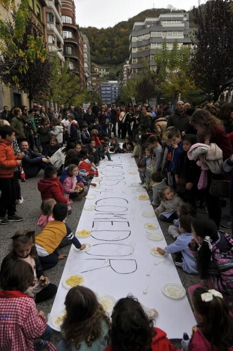 Protesta padres de alumnos de los colegios Liceo-Aniceto Sela