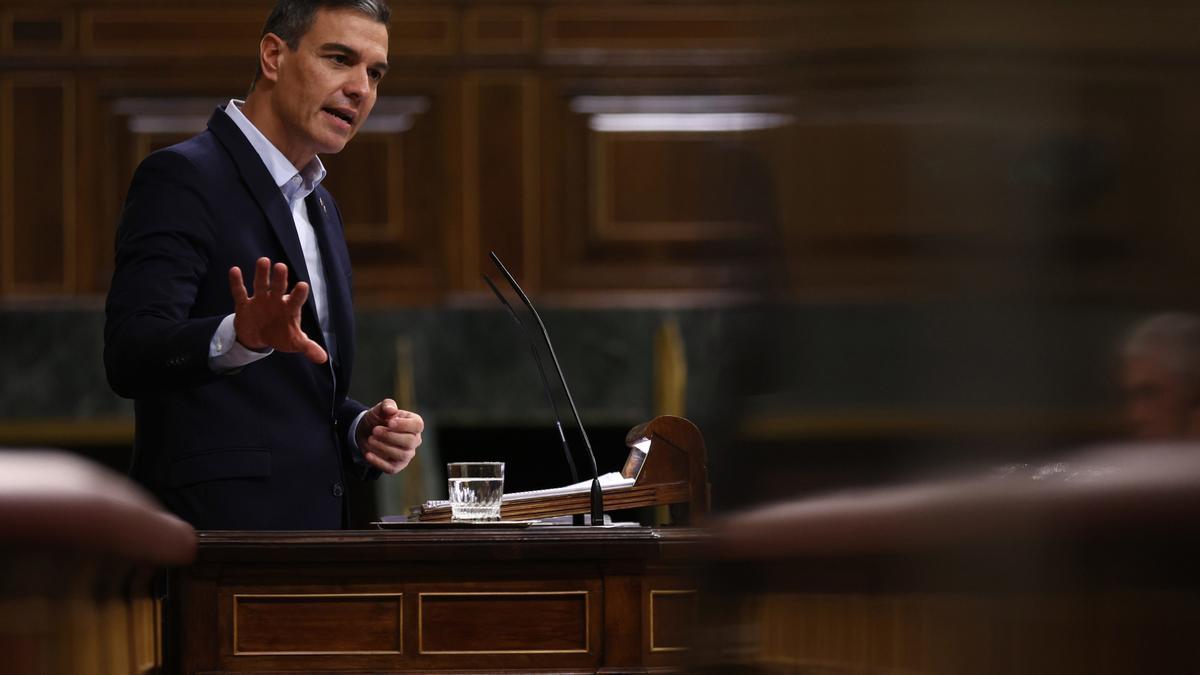 Archivo - El presidente del Gobierno, Pedro Sánchez, interviene durante una sesión plenaria en el Congreso de los Diputados