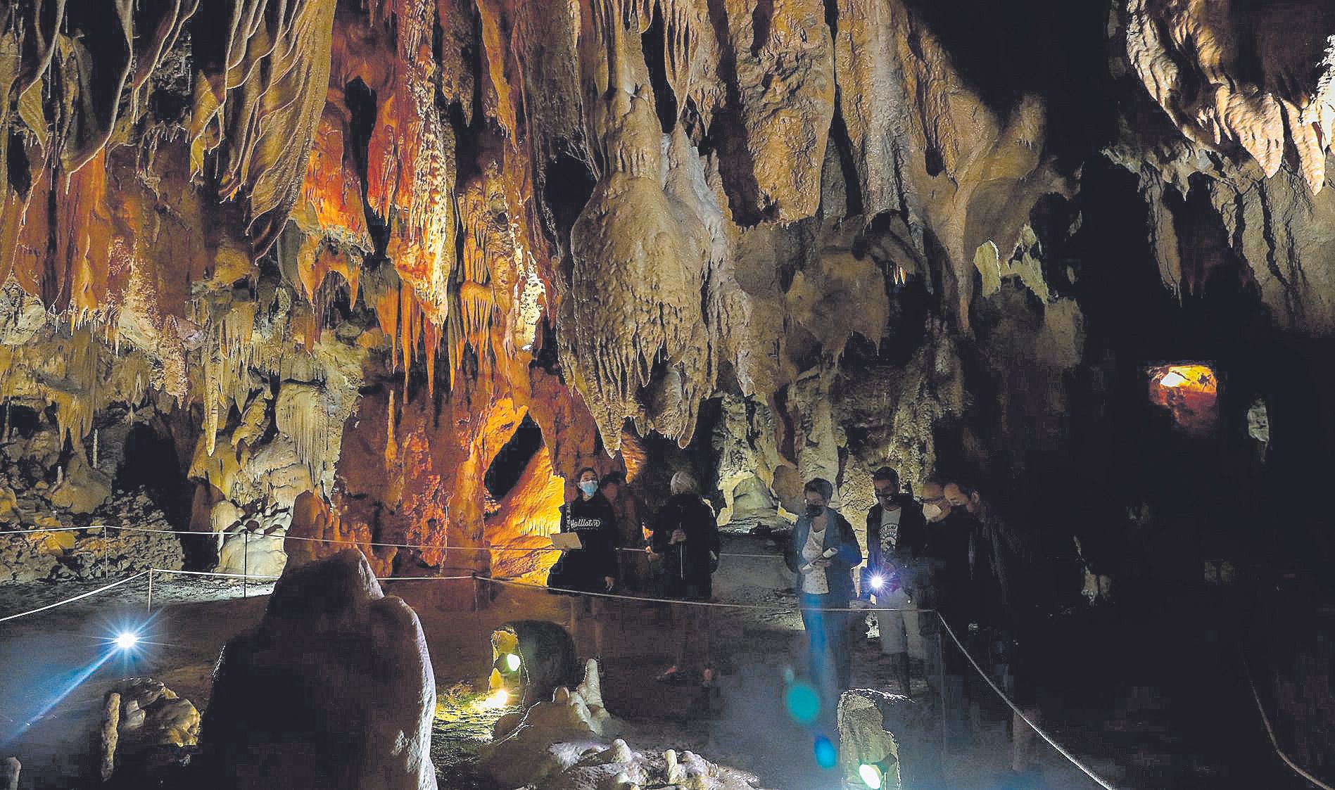 El tesoro de Arbedales, la gruta desconocida de Pillarno, en Castrillón