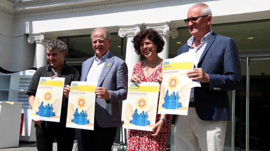 Oriol Pérez, coordinador del festival; Lluís Cerarols, director dels serveis territorials de Cultura; Montse Badia, alcaldessa de Castellbell; i Miquel Palau, president Capella de Música Burés.