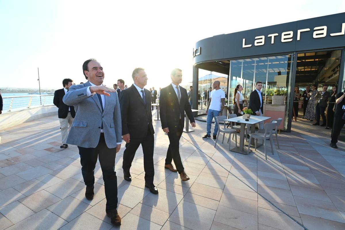 Torrevieja estrena el Paseo del Mar como nuevo espacio de ocio en el puerto