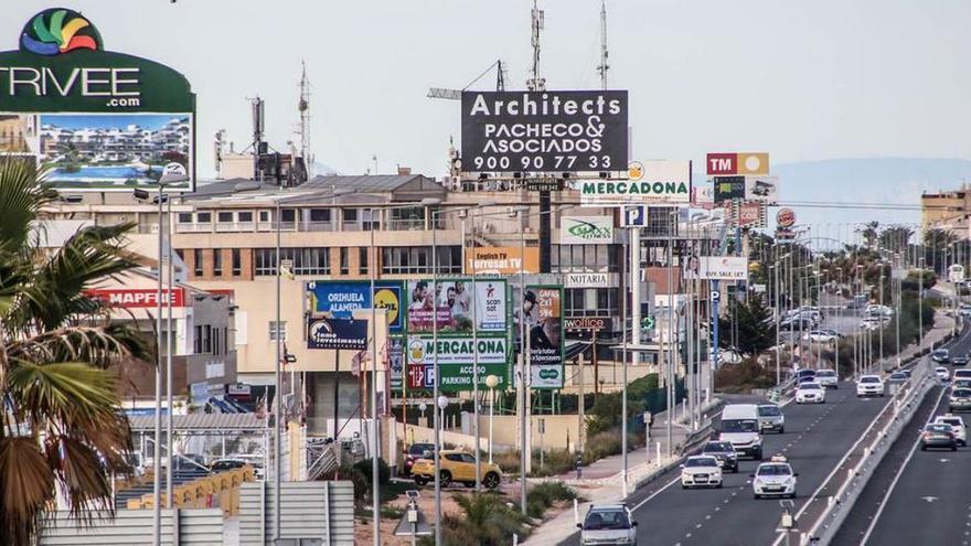 Una costa plagada de publicidad ilegal