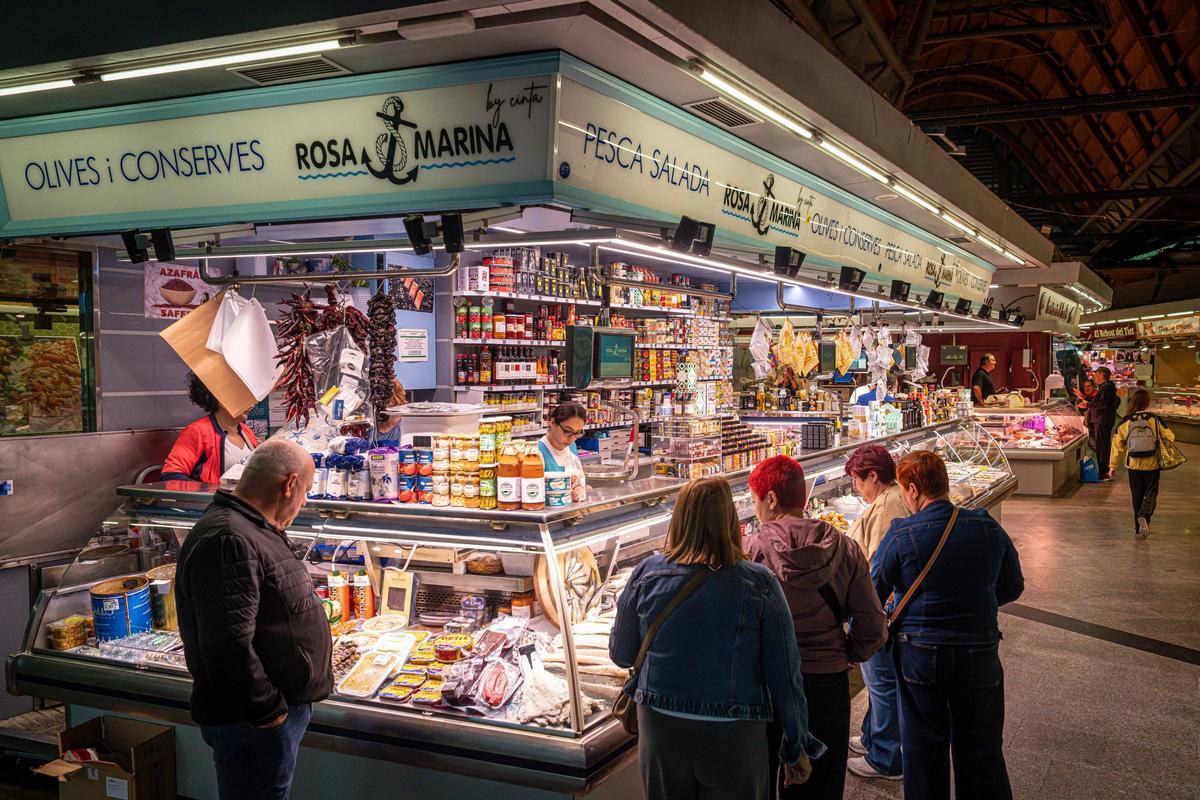 Los paradistas del mercado de Santa Caterina, al límite por un servicio de vigilancia deficiente