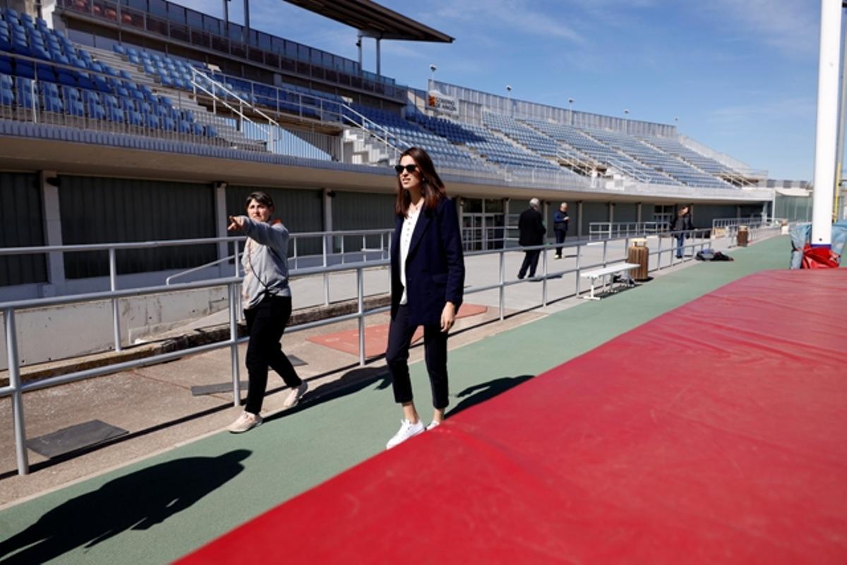 Cristina García, junto a Esther Lahoz, durante la visita de este jueves.