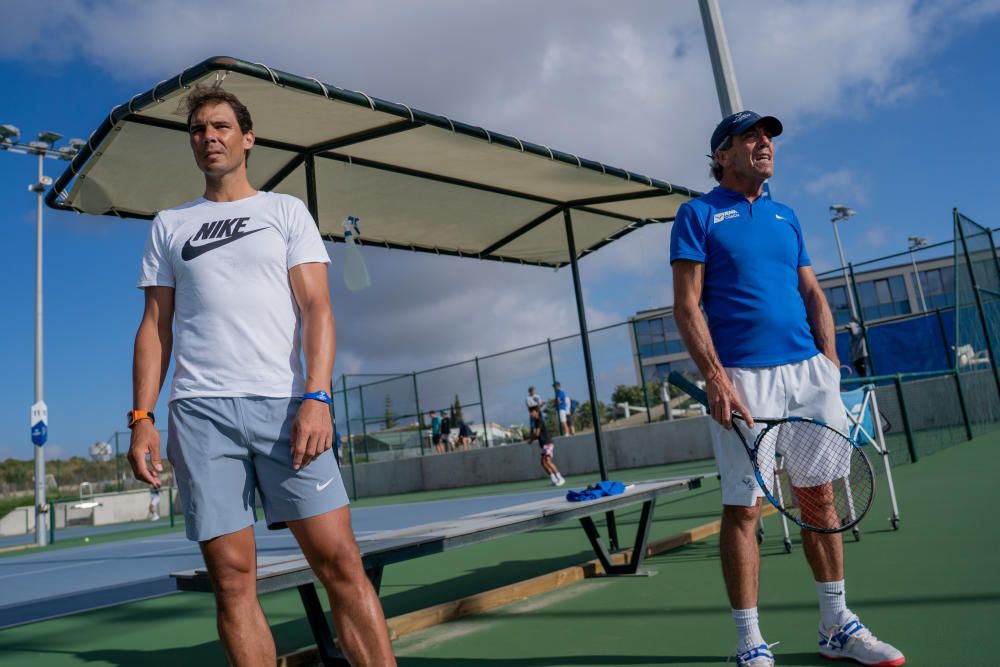 Rafa Nadal visita a sus alumnos de la Rafa Nadal Academy