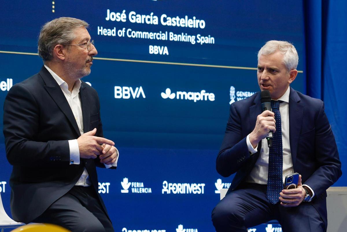 El responsable de Banca de Empresas e Instituciones de BBVA en España, José García Casteleiro, entrevistó al chef Joan Roca en Forinvest ayer en Feria Valencia.