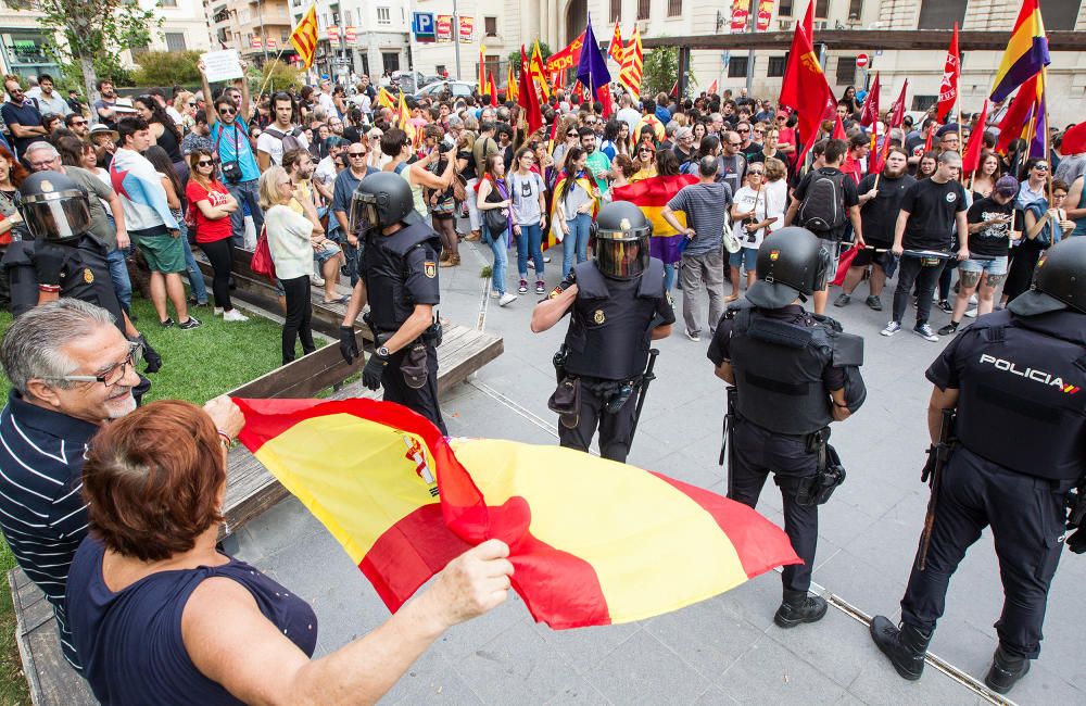 Tensión entre partidarios y detractores del referéndum en Alicante