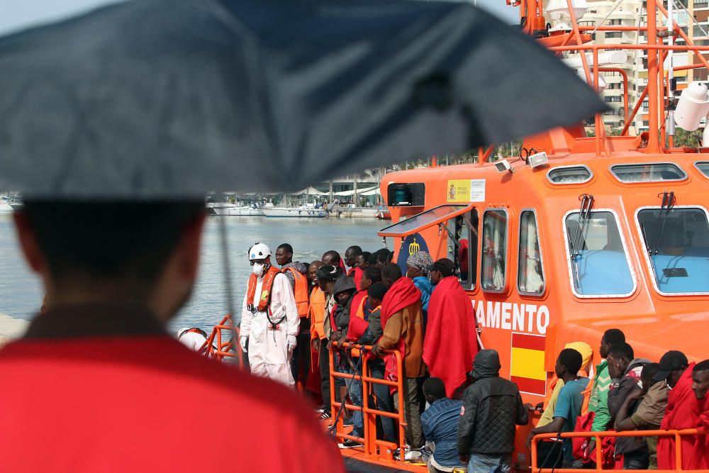 Una nueva embarcación, con 53 inmigrantes a bordo, es localizada y rescatada frente a la costa malagueña