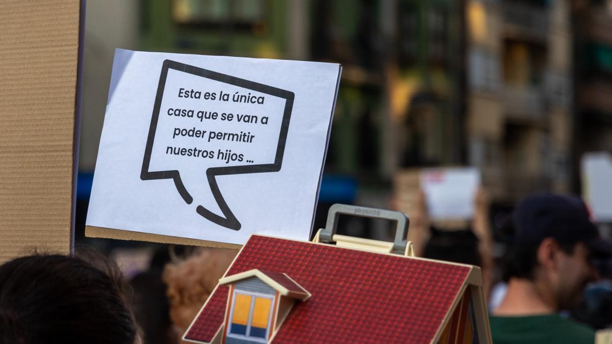 El sorprendente dato de un emprendedor sobre la vivienda: “Un joven que gana 1.600 euros tendría que trabajar 15 años sin gastar nada para comprar una casa de 300.000”