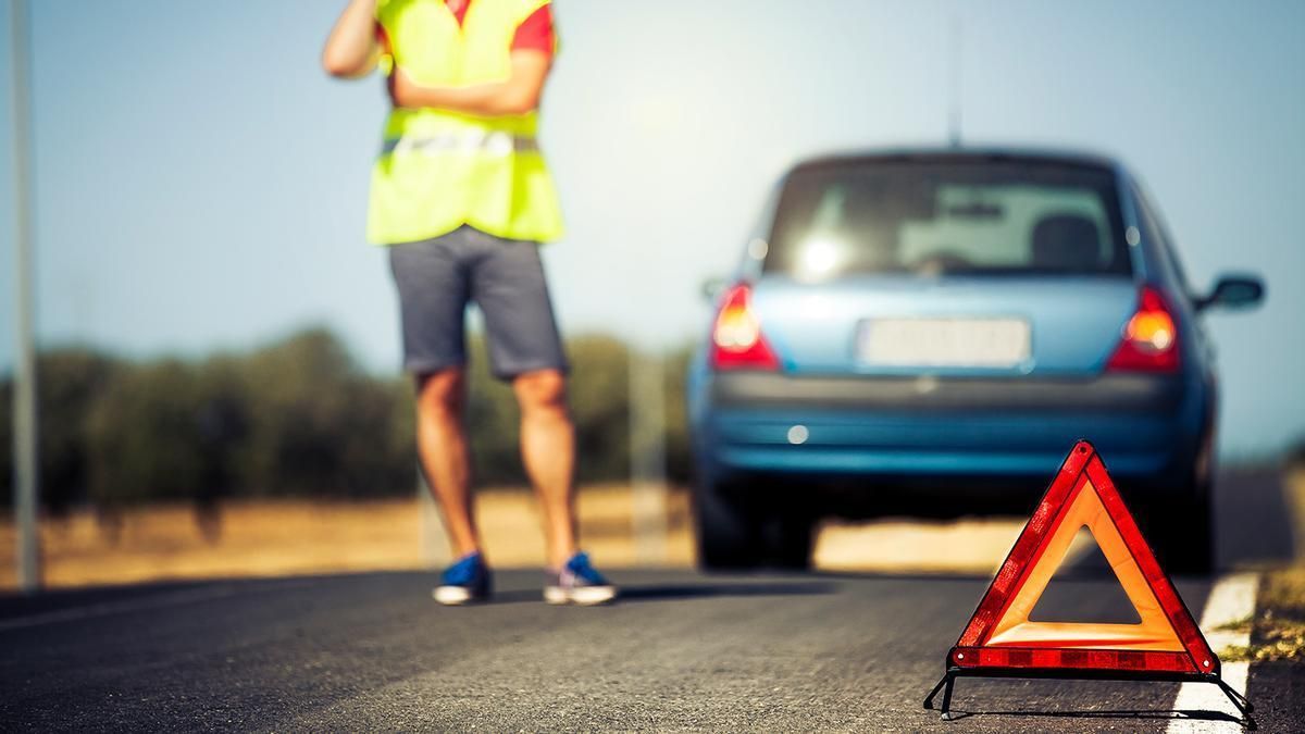 Adiós al uso de triángulos en autopista o autovía: qué debes hacer ahora si  sufres un accidente o avería